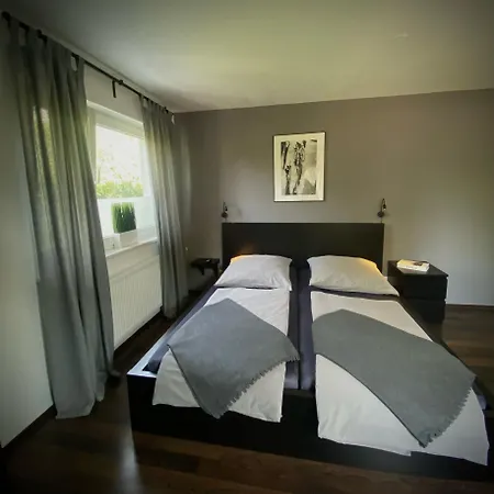 Paradies Hella 基彭海姆